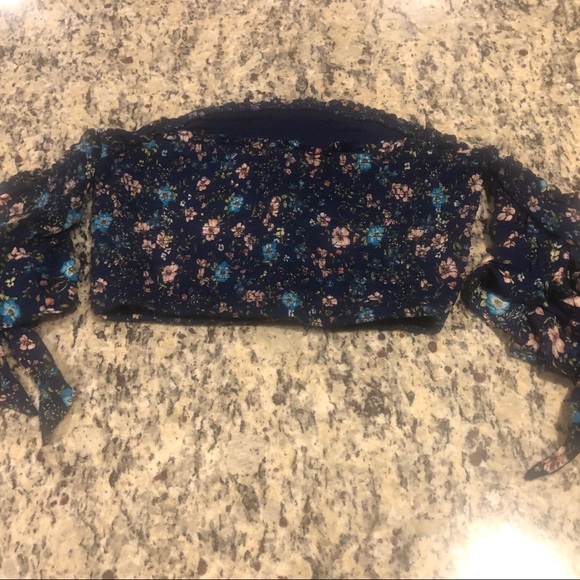 Blue floral crop too - Picture 2 of 2